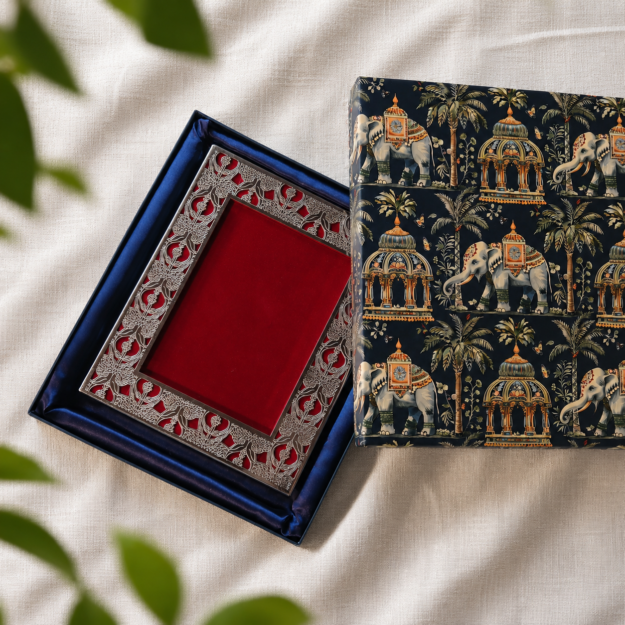 INAYA CUTWORK PHOTO FRAME