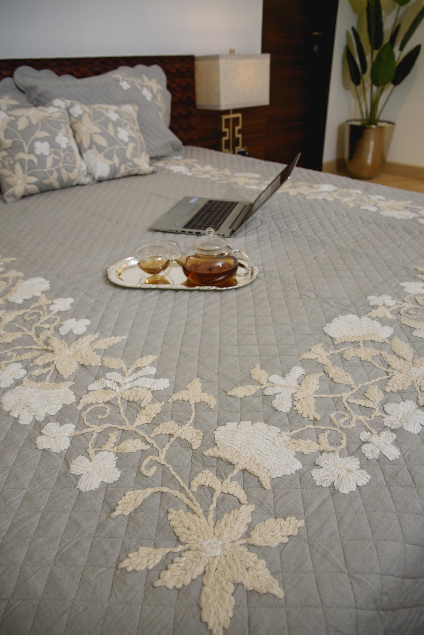 MEADOW LINEN BED COVER (GREY)