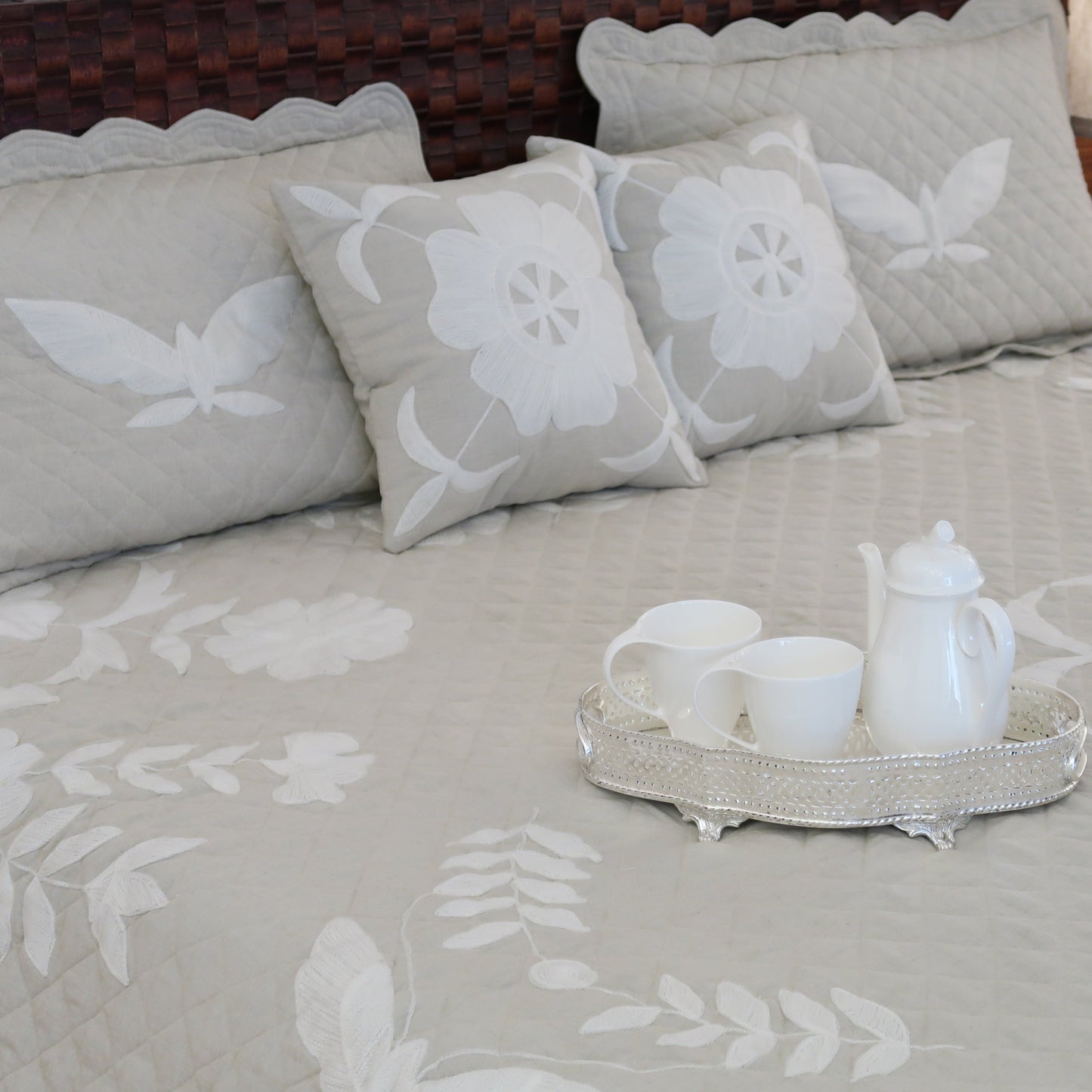 SPRING NATURAL BED COVER WITH WHITE EMBROIDERY