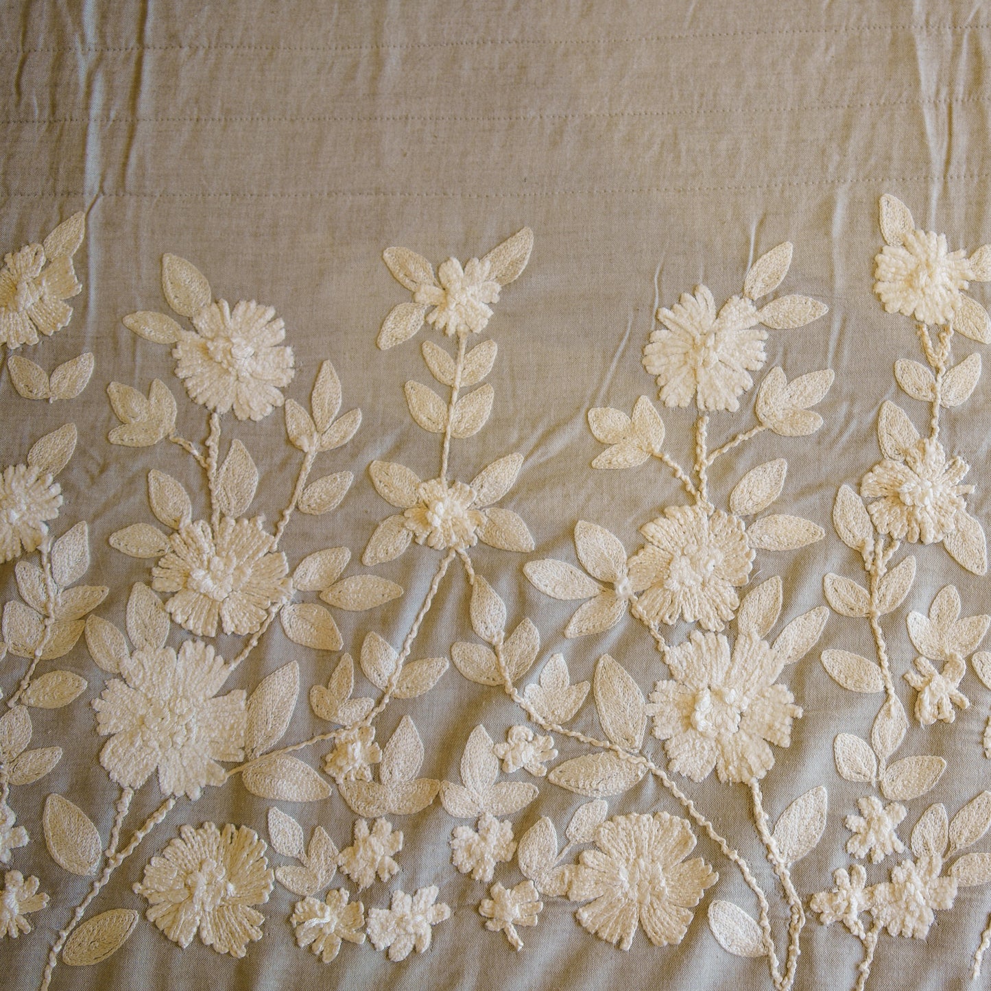 SUMMER BEDCOVER WITH WHITE RUNNER EMBROIDERY (SOFT GREY)