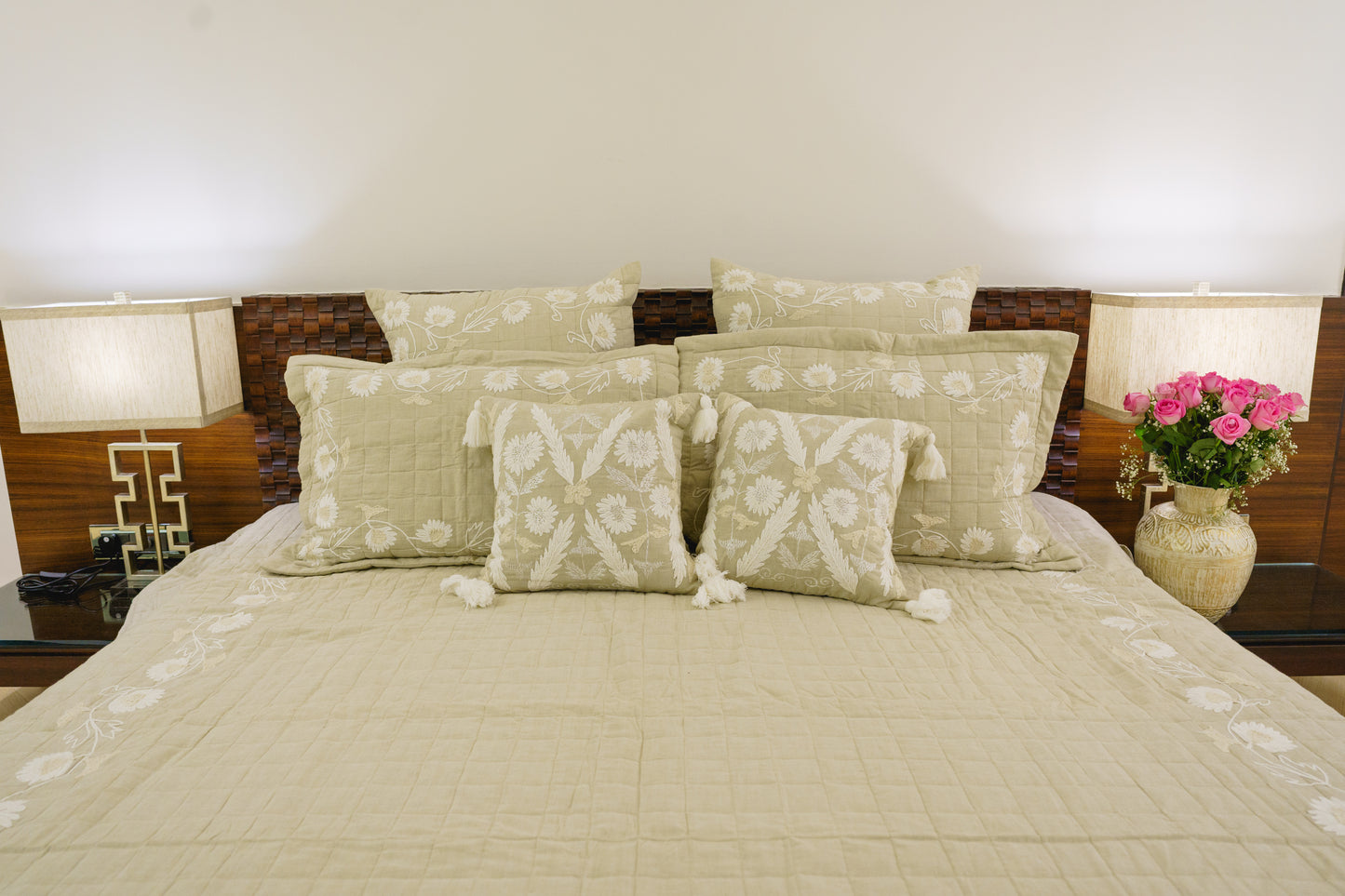 WINTER EMBROIDERED BED COVER (BEIGE)