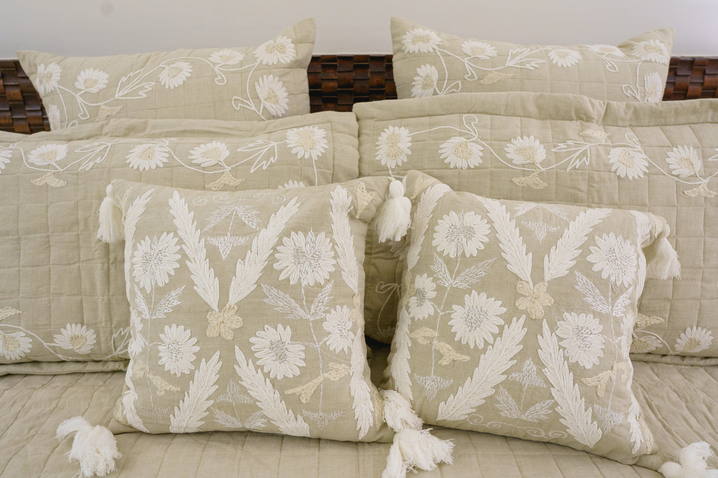 WINTER EMBROIDERED BED COVER (BEIGE)