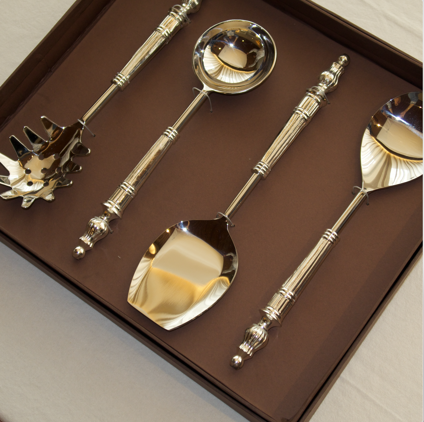 CHAANDI SERVING SET OF 4