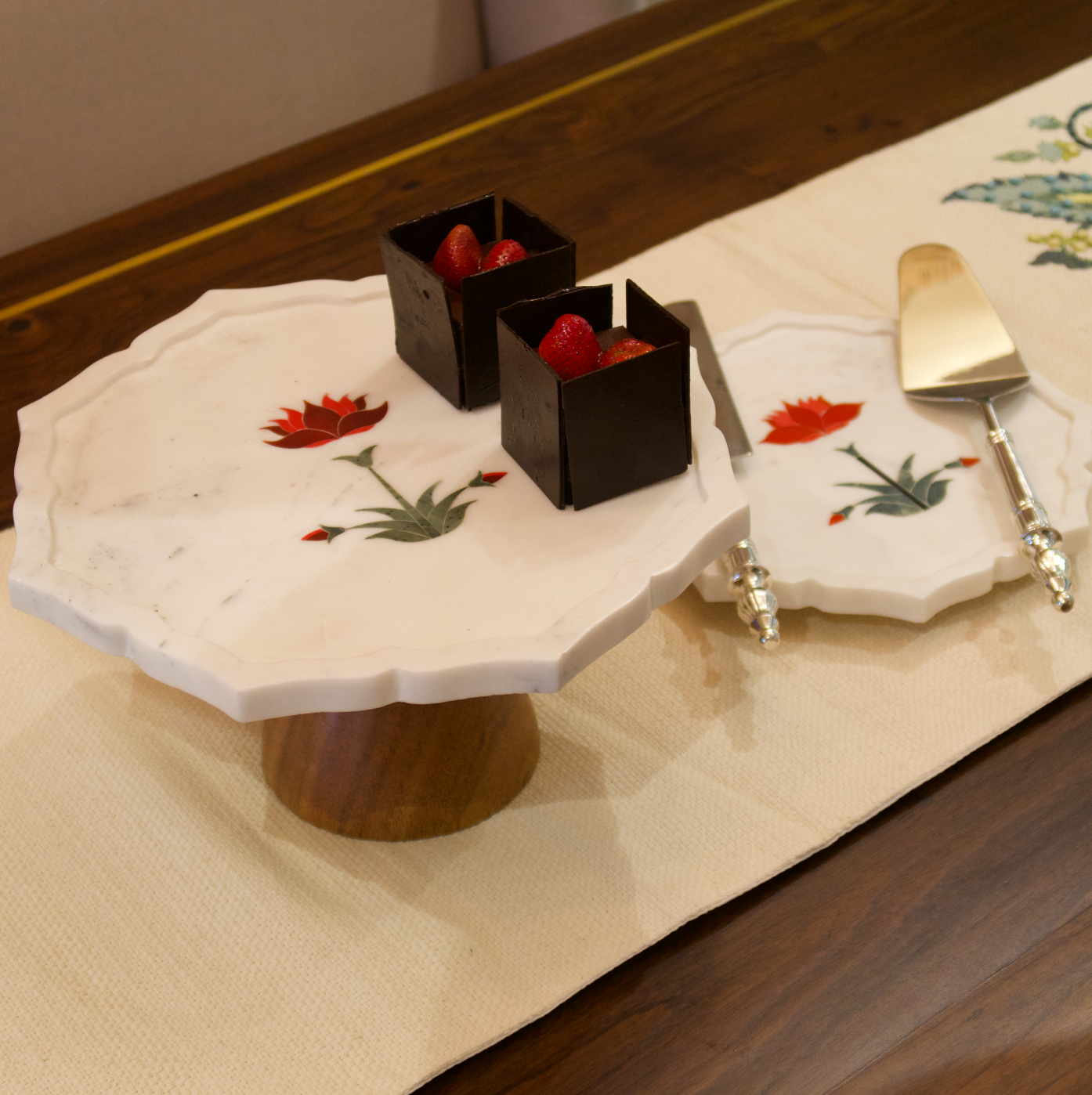 RED FLOWER INLAY MARBLE CAKE STAND