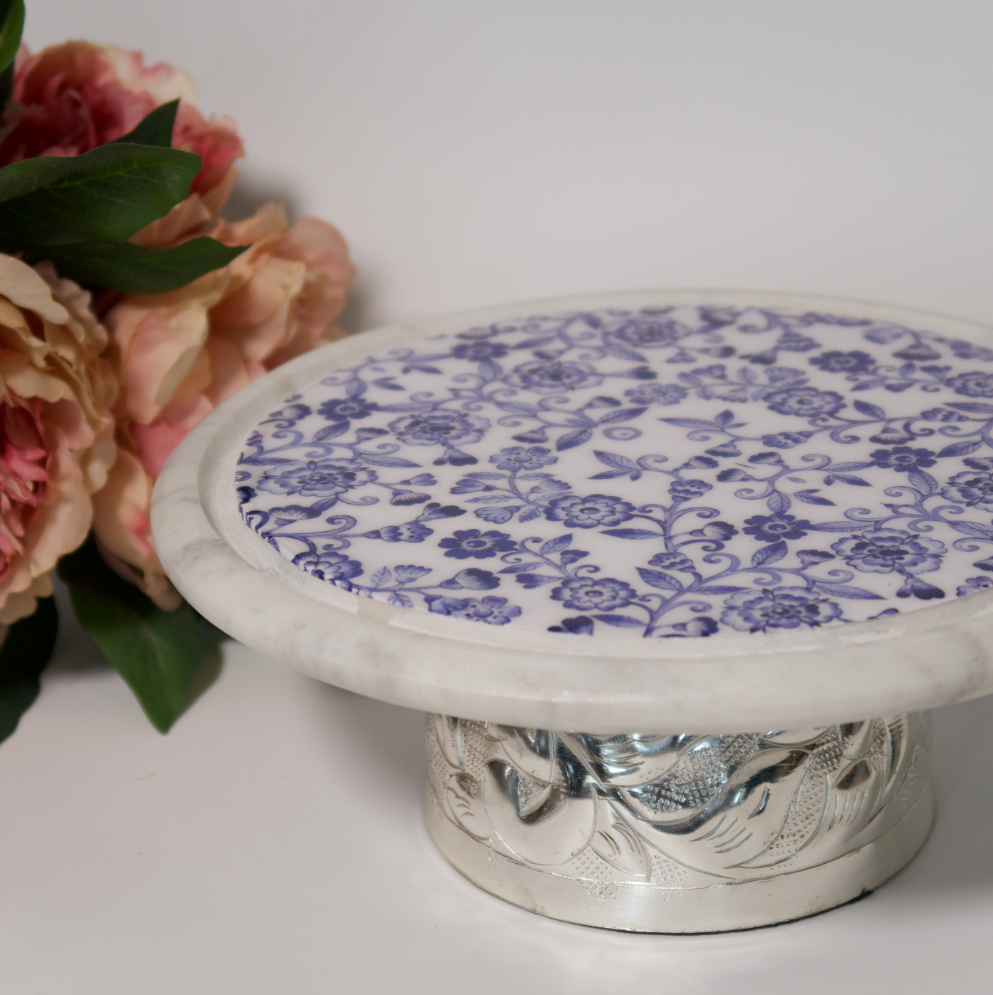 IVORY SUGAR CAKE STAND