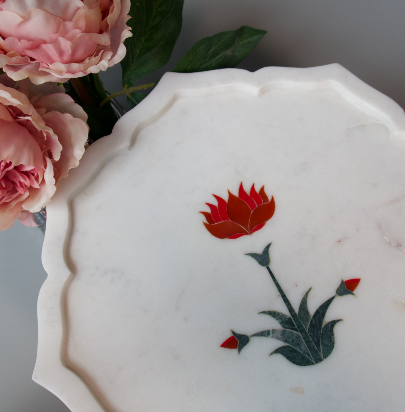 RED FLOWER INLAY MARBLE CAKE STAND