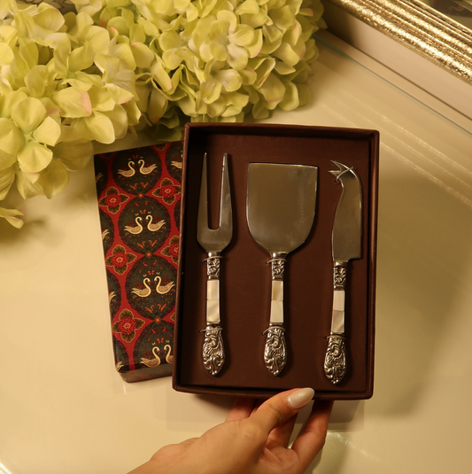 MOTHER OF PEARL CHEESE KNIVES