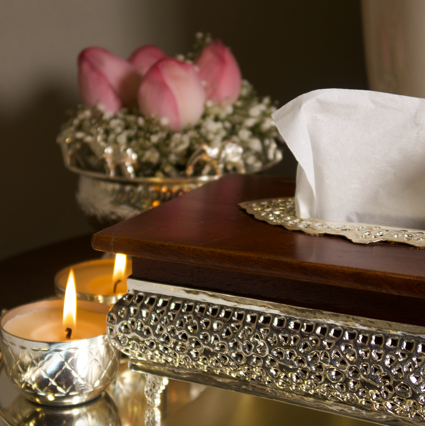 WOODEN / SILVER TISSUE BOX
