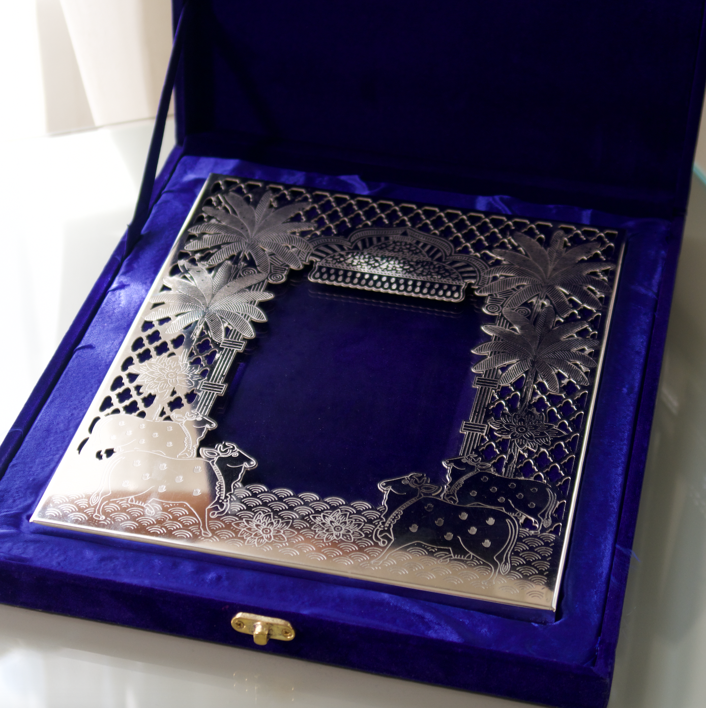 TAJ CUTWORK PHOTO FRAME