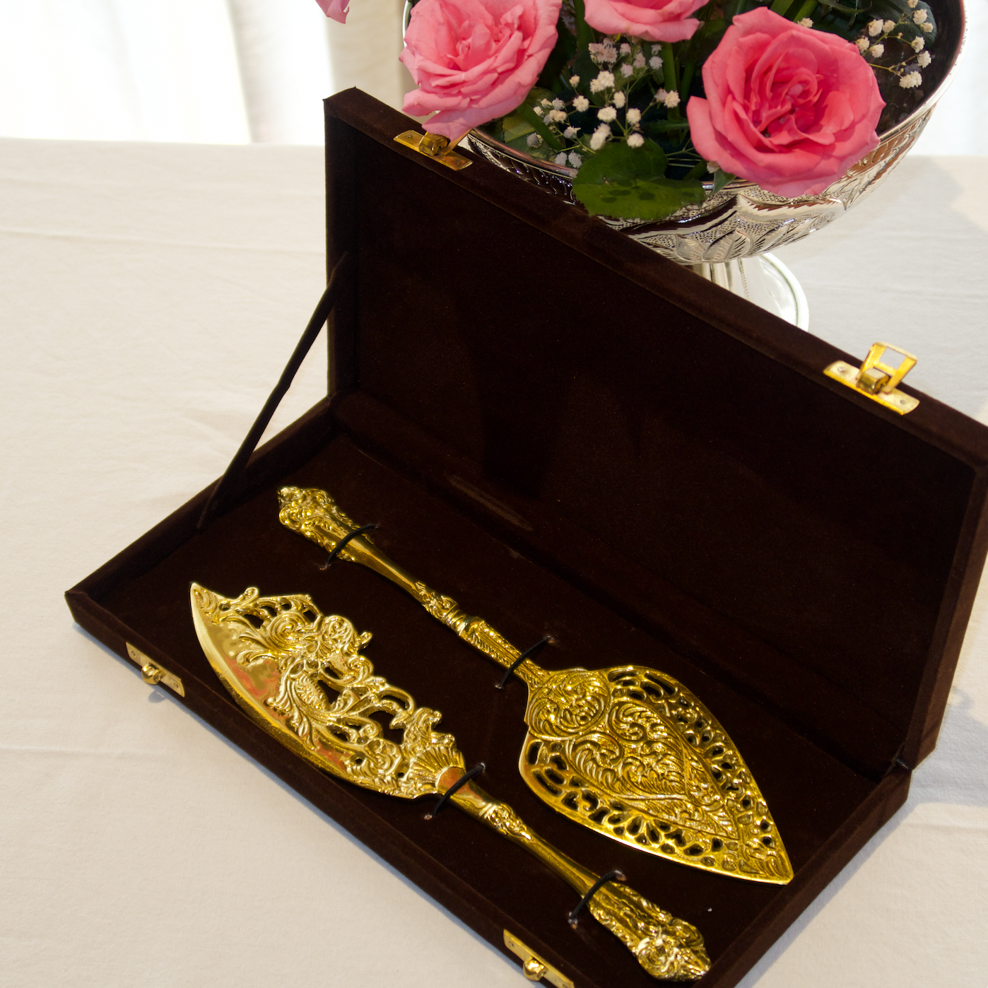 FILIGREE CAKE KNIFE SERVER (GOLD)