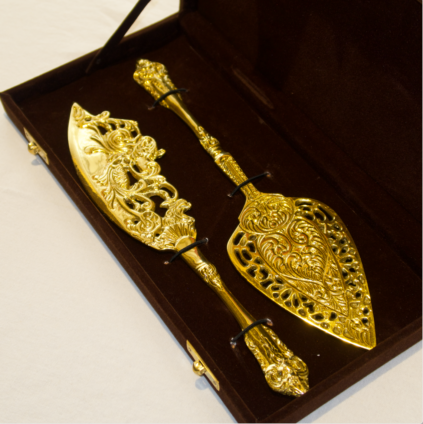 FILIGREE CAKE KNIFE SERVER (GOLD)