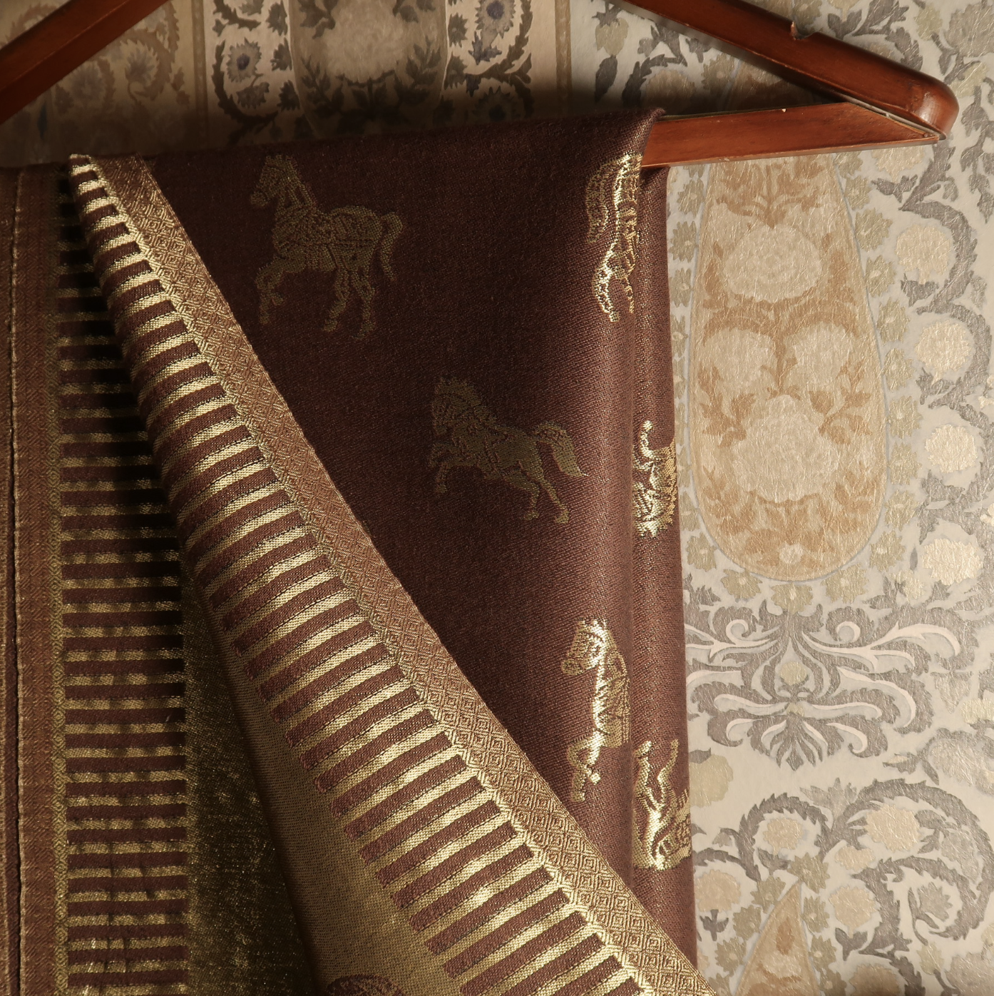 COFFEE BROWN HORSE ZARI REVERSIBLE STOAL | WOOL