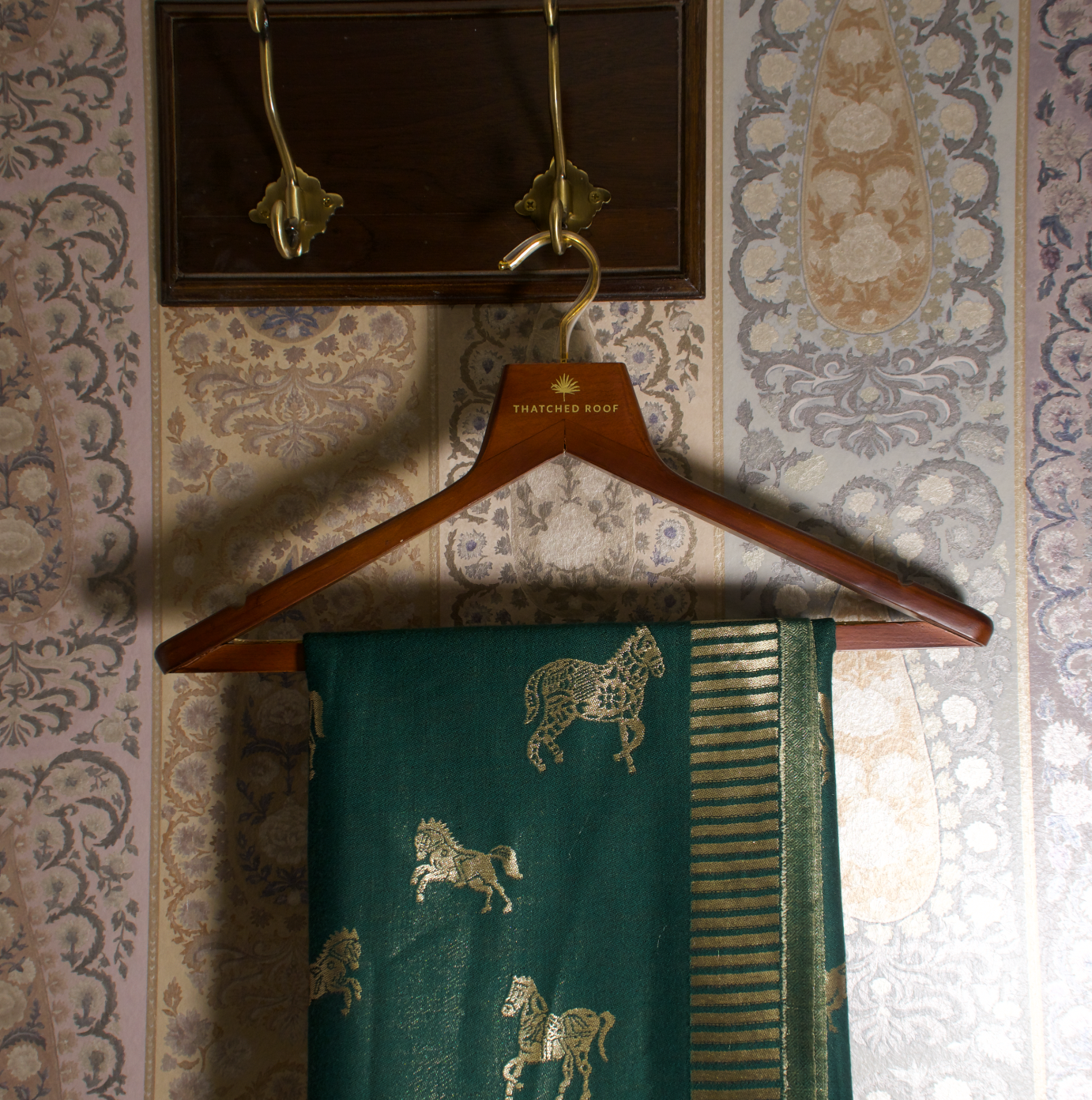 EMERALD GREEN HORSE ZARI REVERSIBLE SHAWL | WOOL