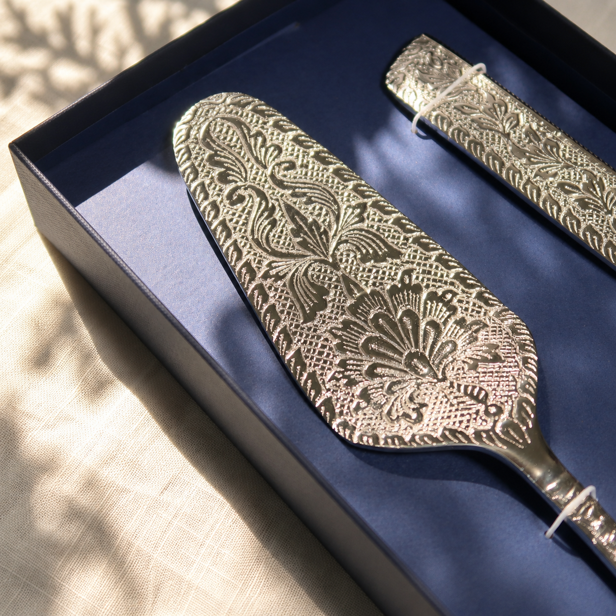 TAJ CAKE-KNIFE SERVER