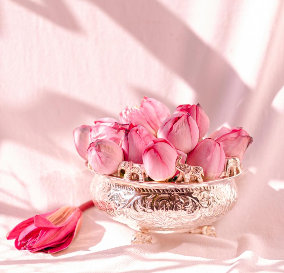 URLIS, CENTERPIECES & VASES