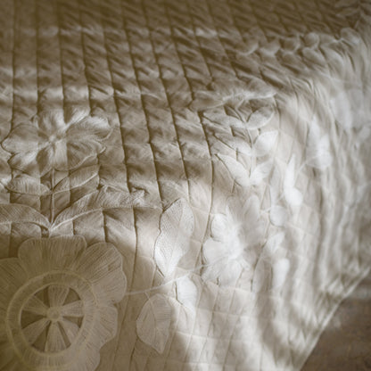 SPRING NATURAL BED COVER WITH WHITE EMBROIDERY