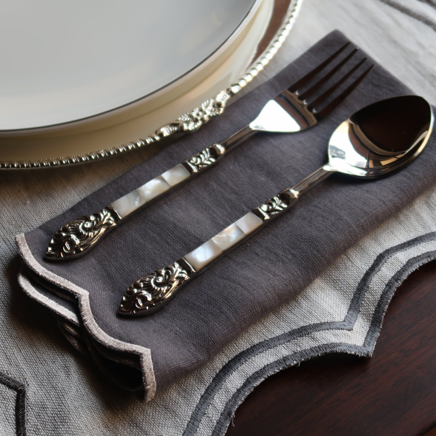 MOTHER OF PEARL DINNER FORKS (SET OF 6)