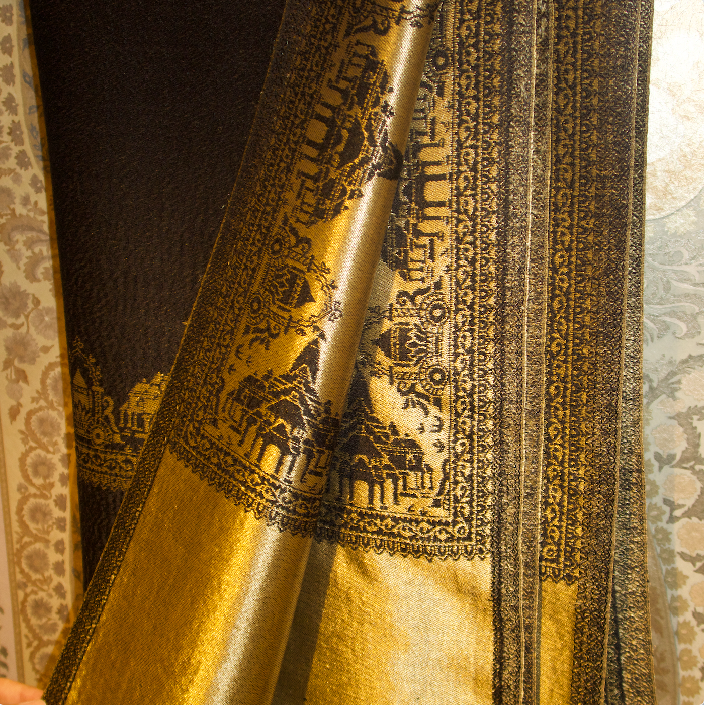 RAM MANDIR SHAWL (BLACK)