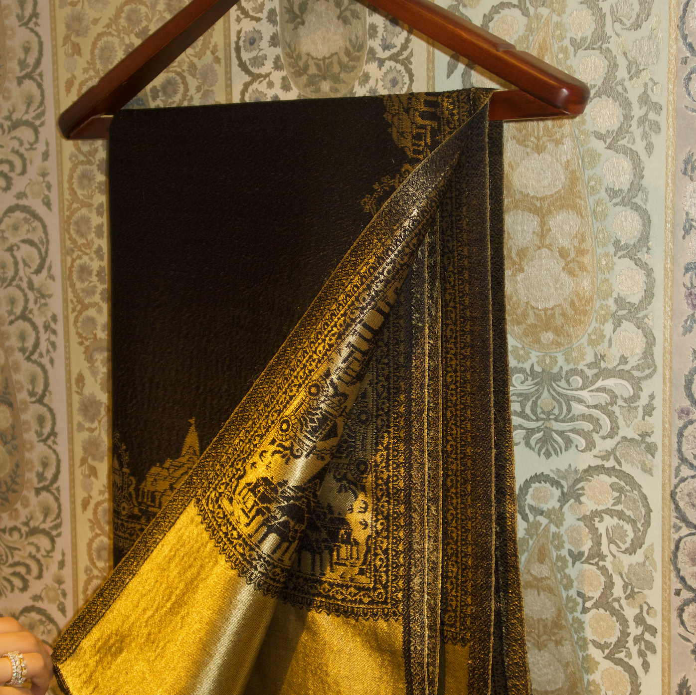 RAM MANDIR SHAWL (BLACK)