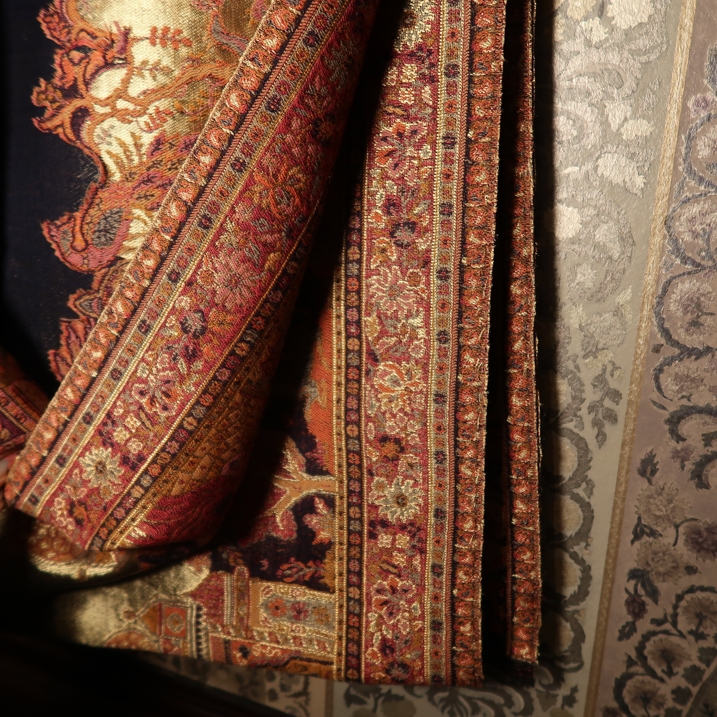 LIQUID GOLD: NAZAQAT SHAWL (NAVY BLUE)