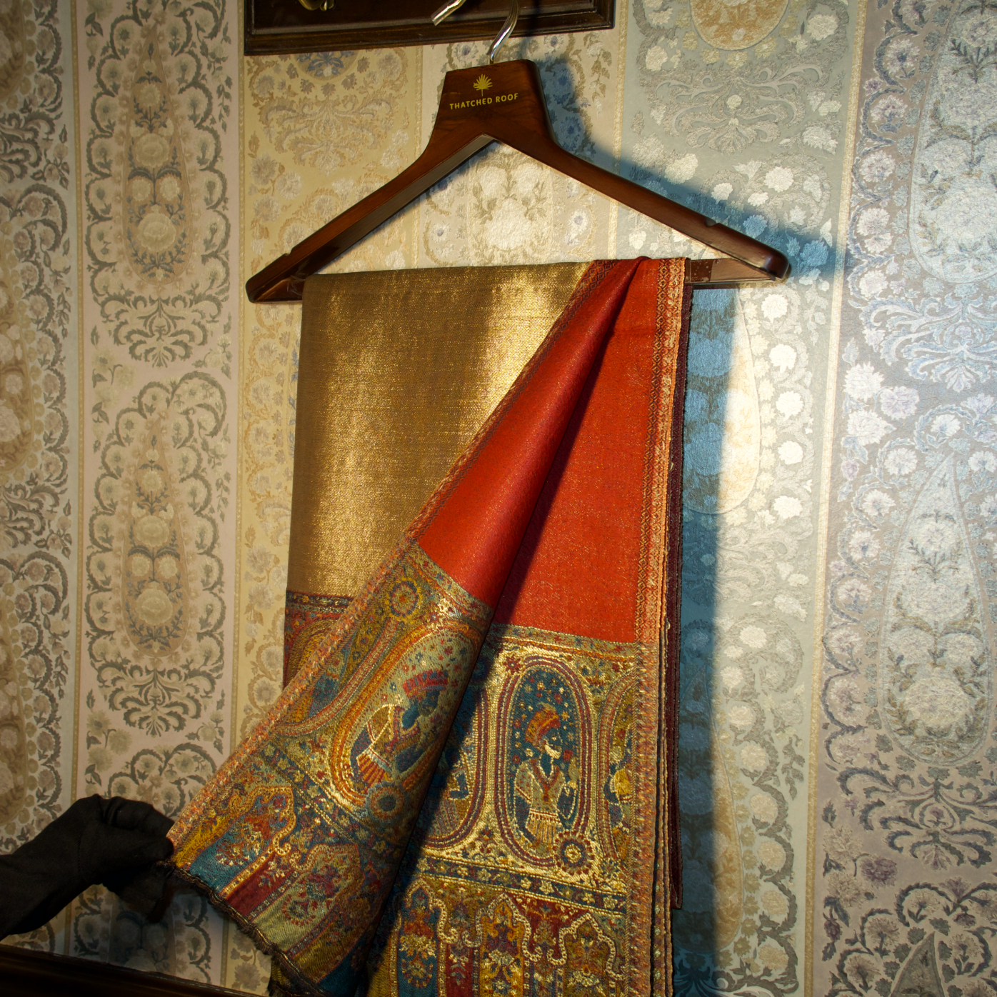 LIQUID GOLD: PERSIA SHAWL (ROYAL RED)