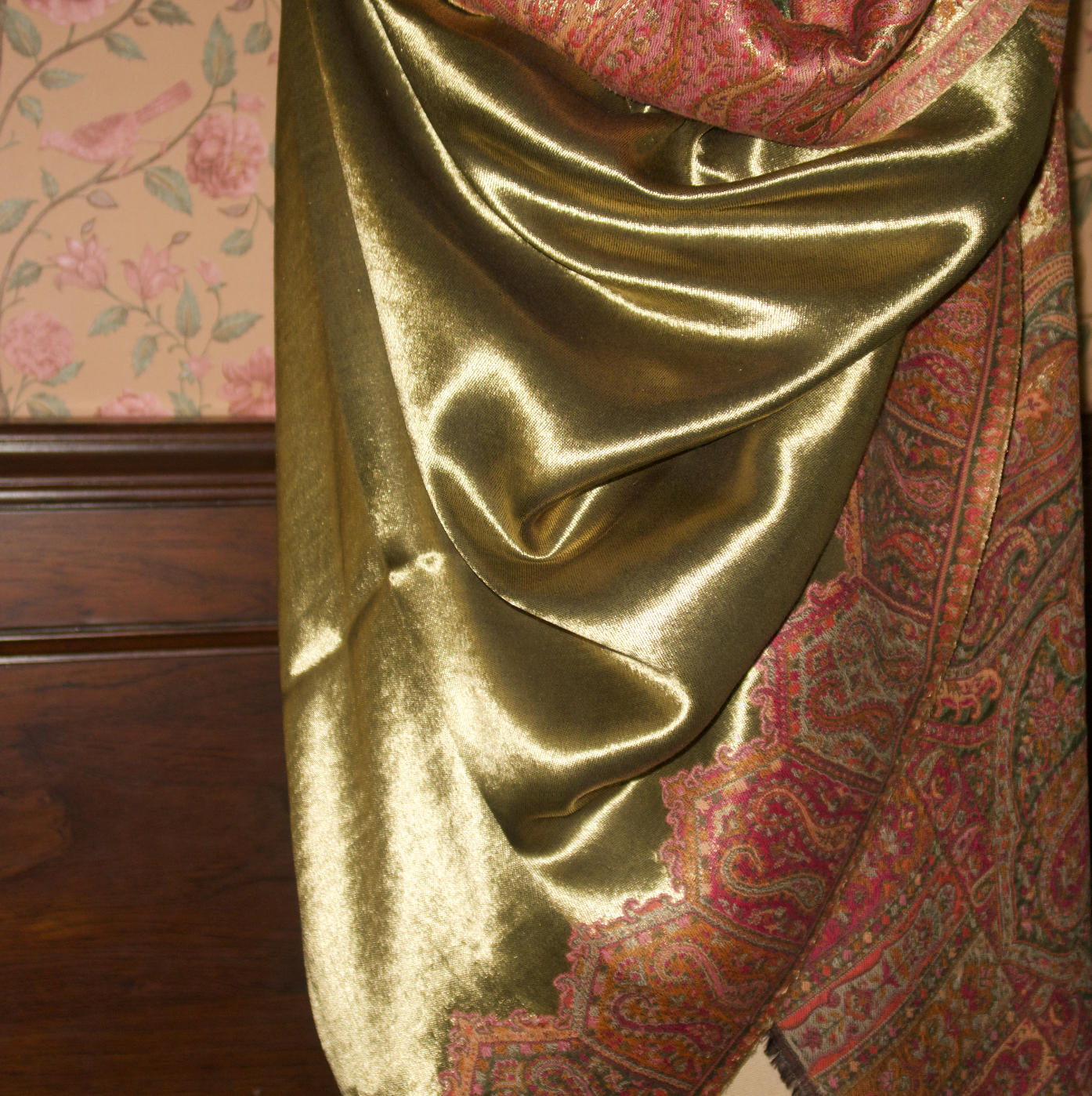 LIQUID GOLD: MEHR SHAWL (GREEN)