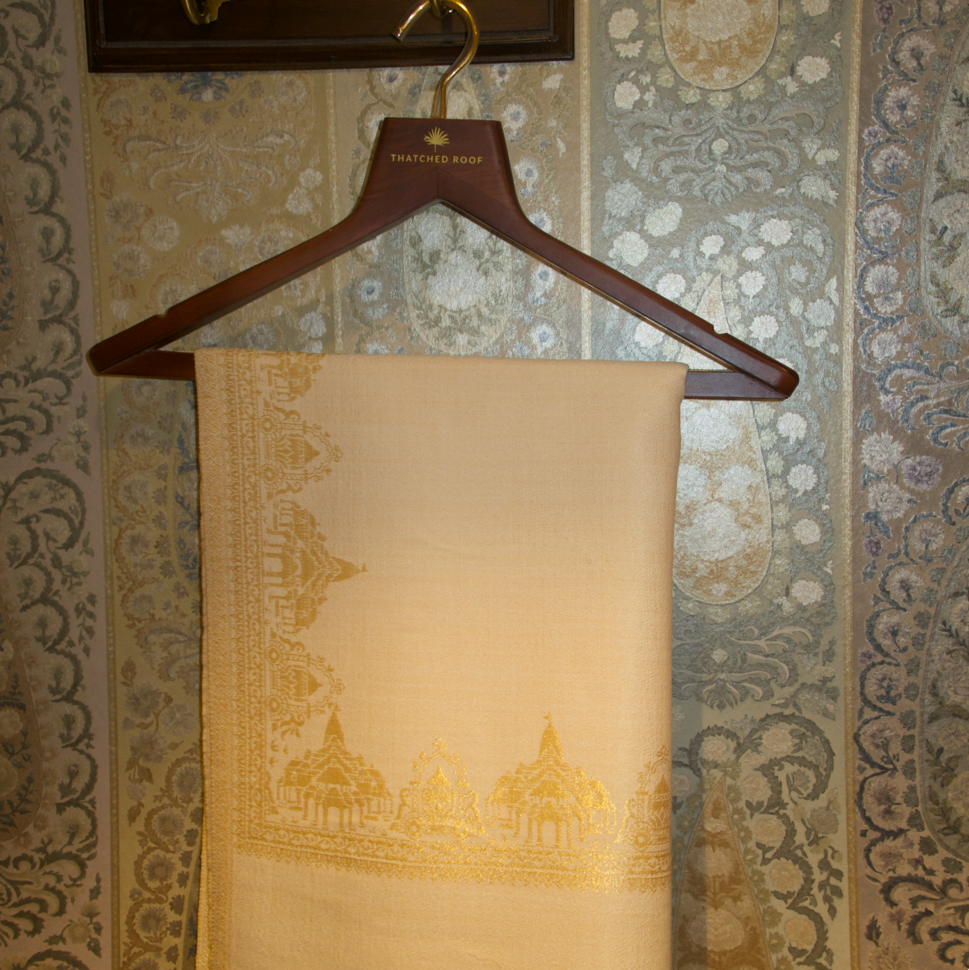 RAM MANDIR SHAWL (CREAM IVORY)