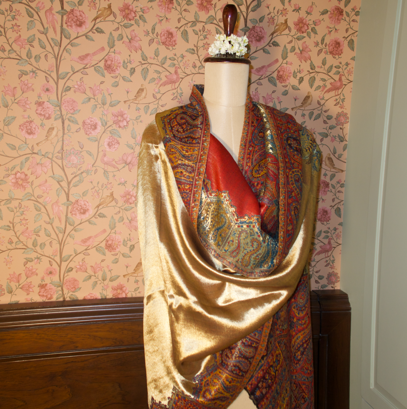 LIQUID GOLD: MEHR SHAWL (ROYAL RED)