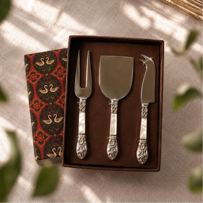 MOTHER OF PEARL CHEESE KNIVES